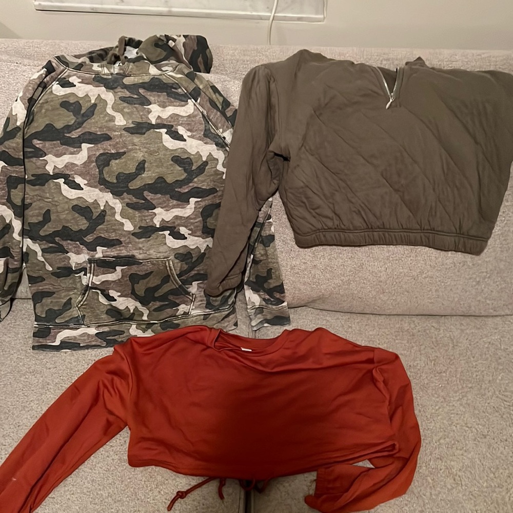 Size small sweater lot